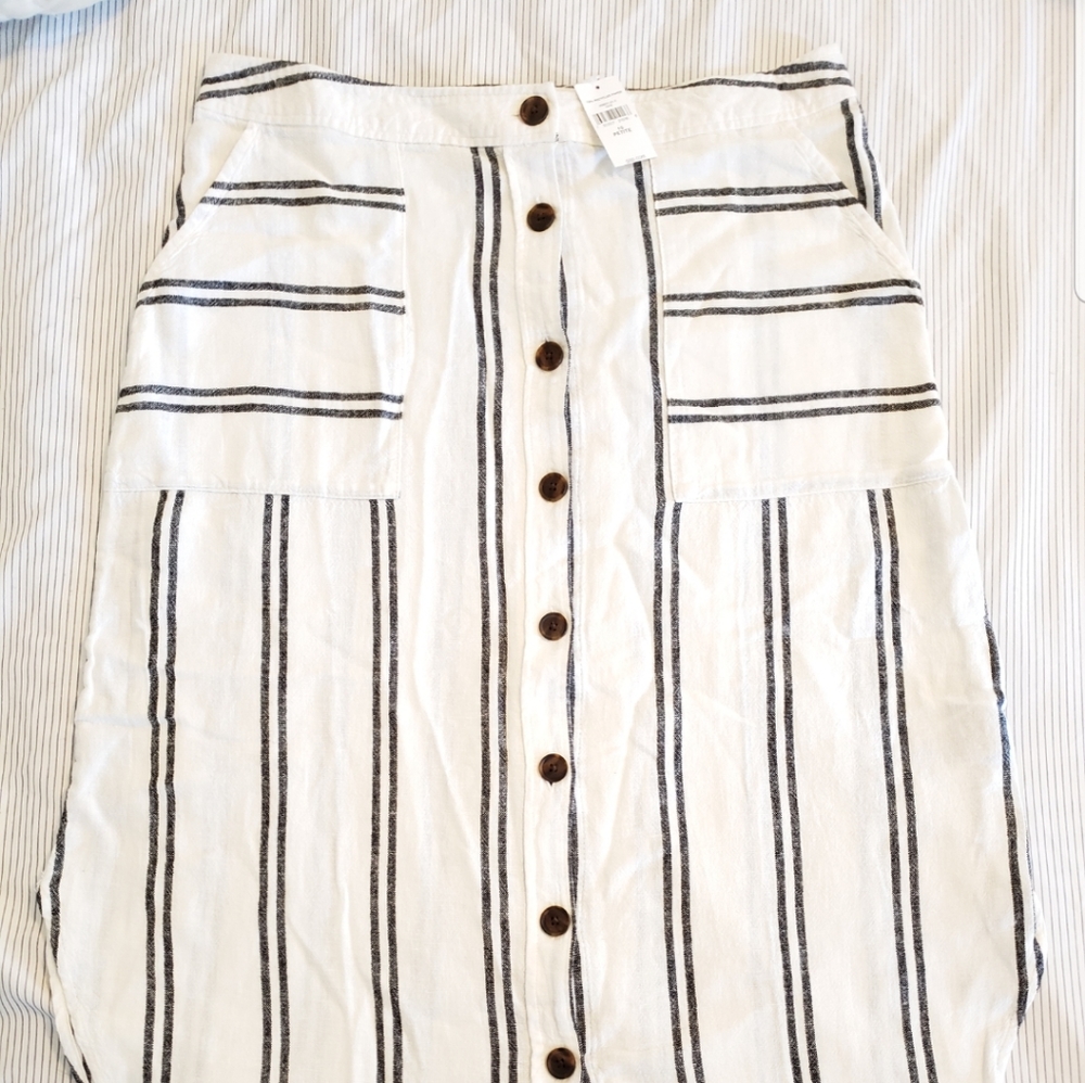 Gap tulip hem button skirt